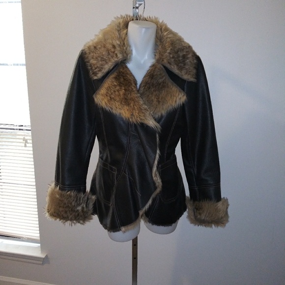 Sold/ Attention Faux Fur Coat - Picture 8 of 8